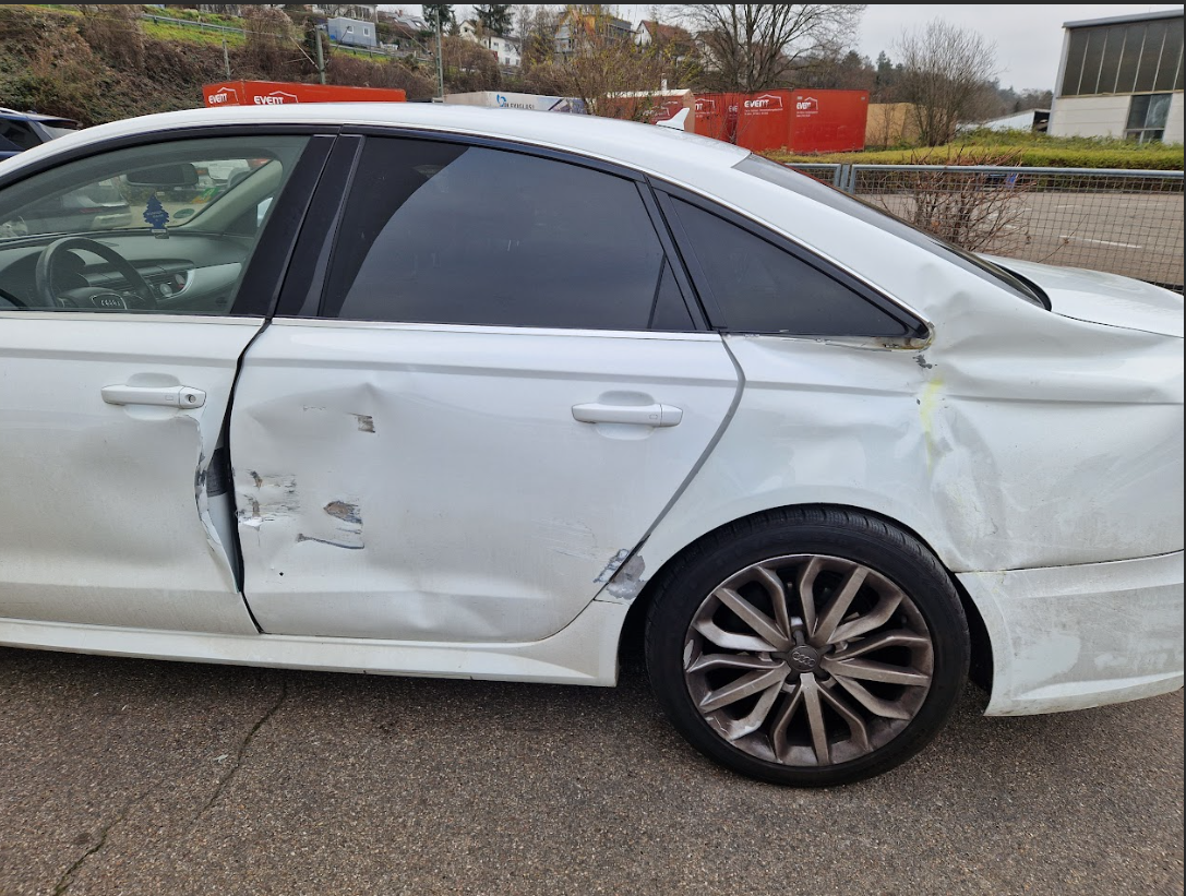 Fahrzeug nach Unfallbegutachtung